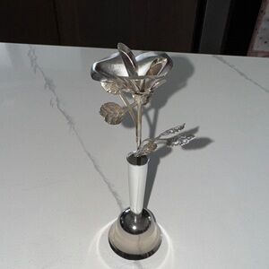 Mann - vintage metal rose in a bell-shaped vase